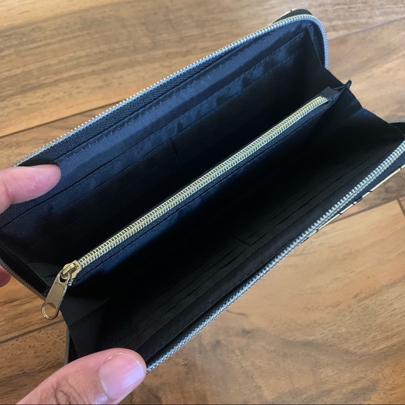 Pikachu Zip Wallet - Picture 4 of 4